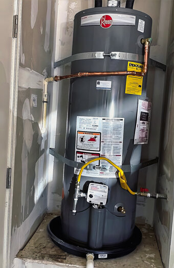 https://beaconsfieldhotwater.com.au/uploads/2025/06/electric-hot-water-system-32635.jpg