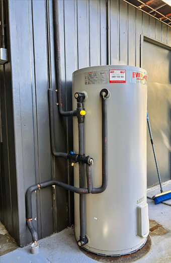 https://beaconsfieldhotwater.com.au/uploads/2025/06/electric-hot-water-system-68504.jpg