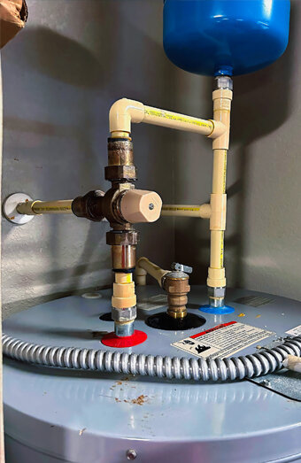 https://beaconsfieldhotwater.com.au/uploads/2025/06/gas-hot-water-system-35892.jpg