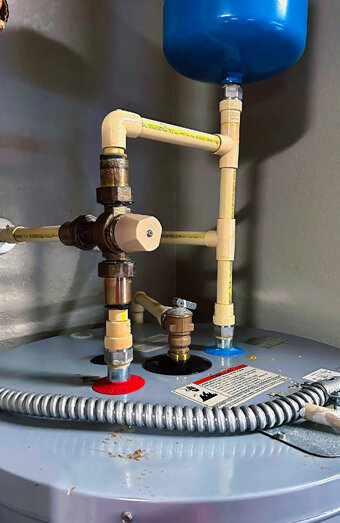 https://beaconsfieldhotwater.com.au/uploads/2025/06/gas-hot-water-system-63012.jpg