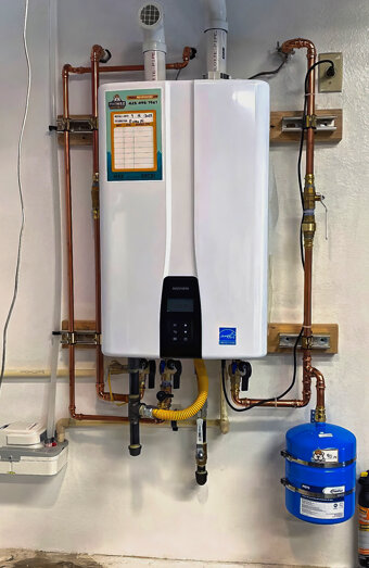 https://beaconsfieldhotwater.com.au/uploads/2025/06/hot-water-33549.jpg