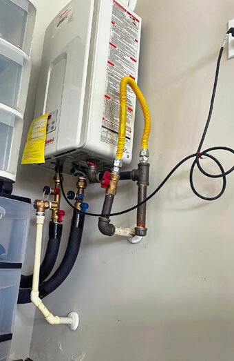 https://beaconsfieldhotwater.com.au/uploads/2025/06/instant-hot-water-systems-65049.jpg